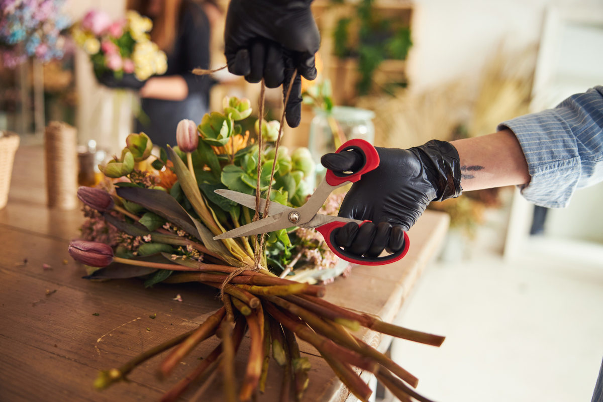 DIY Flower Arranging Tips for Beginners – Dragonetti Florist & Garden ...